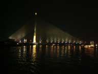 Бангкок. Ночная экскурсия на теплоходе по реке. Большой мост.